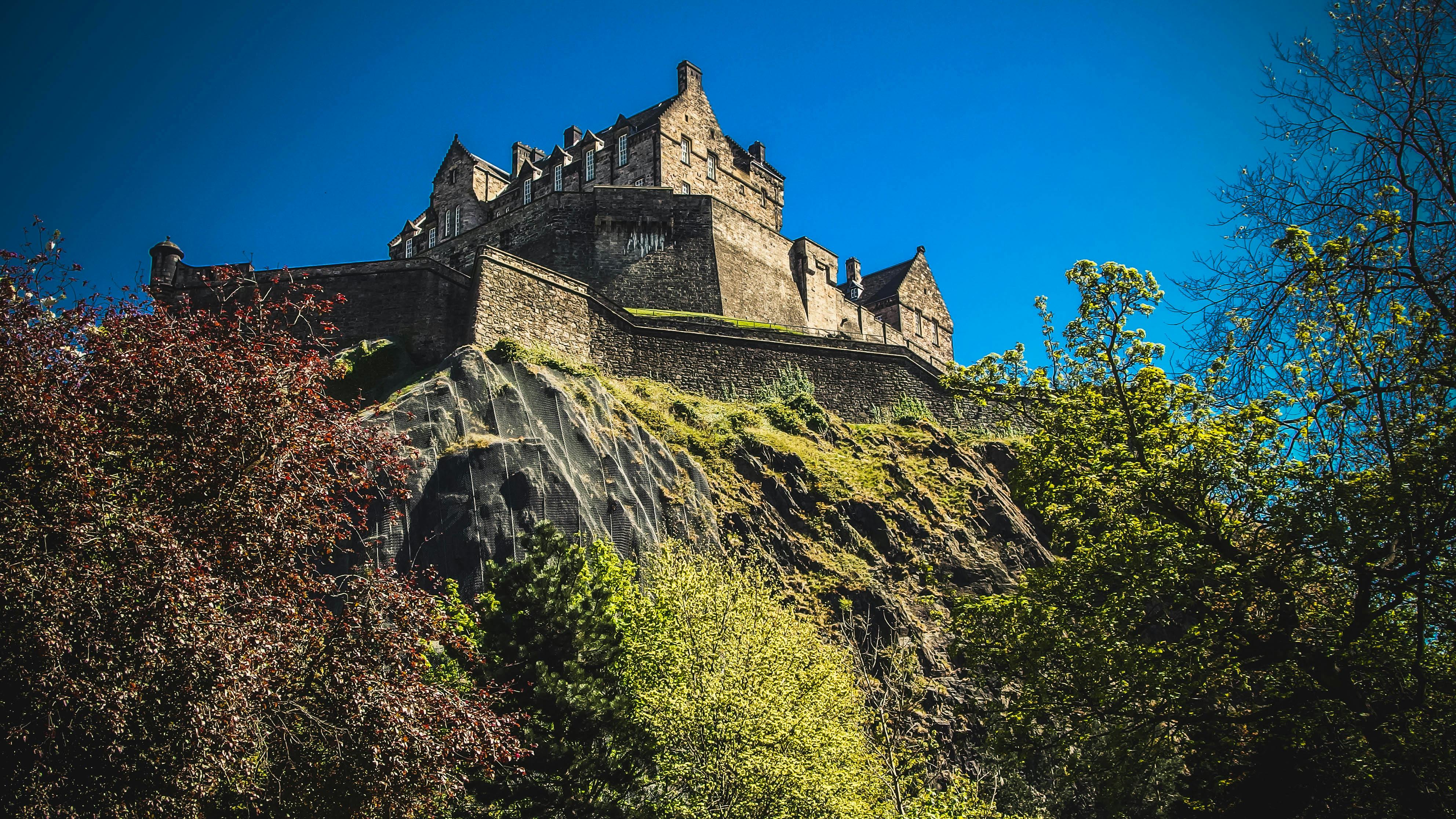 Budget UK Travel Tips Edinburgh Castle
